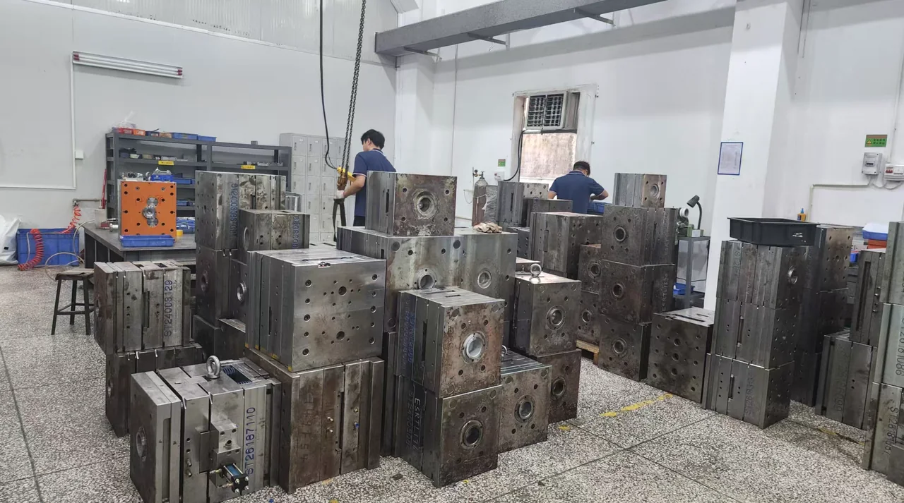 模具存放与车间现场